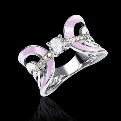 Purple ring in diamond